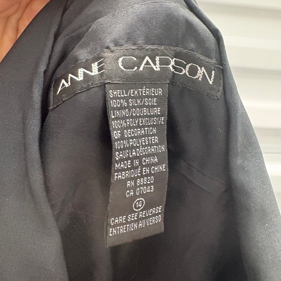 Elegant  Anne Carson black silk jacket-style blouse Sz 12 - Picture 7 of 8